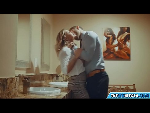 ❤️ Ke hoʻowalewale ʻia ʻoe e kahi blonde busty i kahi lumi hoʻomaha ākea Nani porn ma porn haw.8kpornvids.ru ️❤